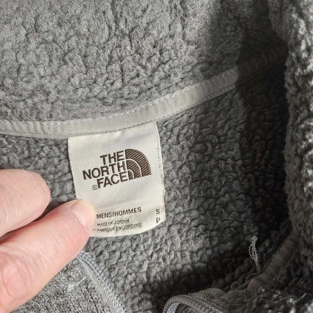The North Face Mens Gordon Lyons 1/4 Zip Fleece Pullover Grey Small